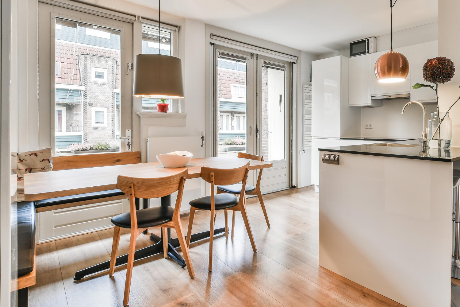Photos lumineuses d'une annonce Airbnb optimisée
