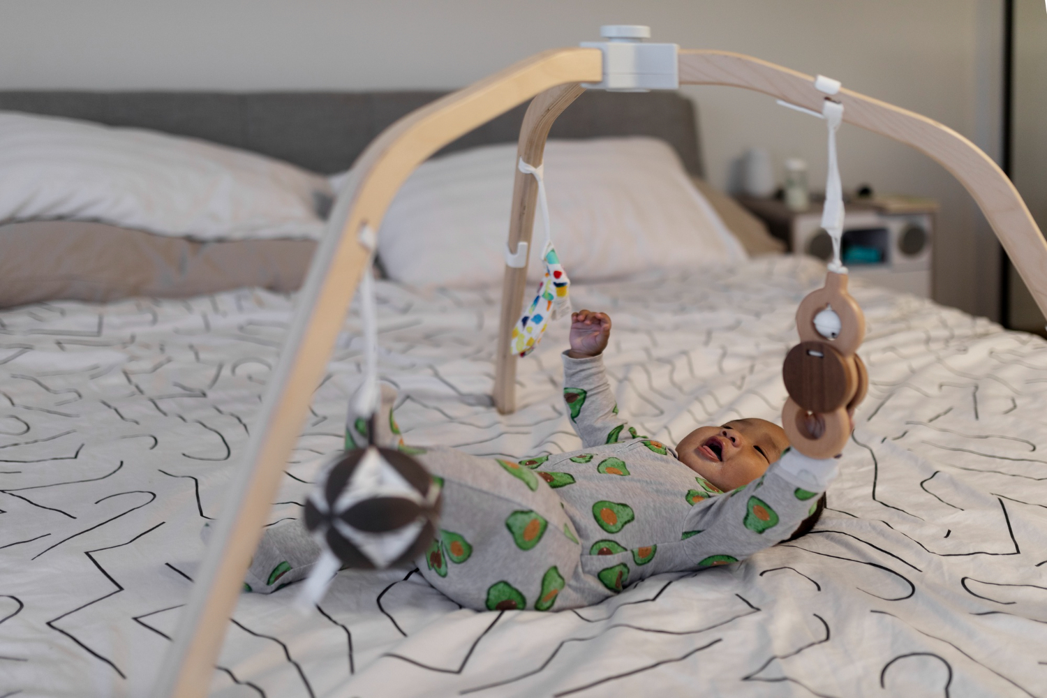 Famille avec enfants en vacances dans un logement Airbnb